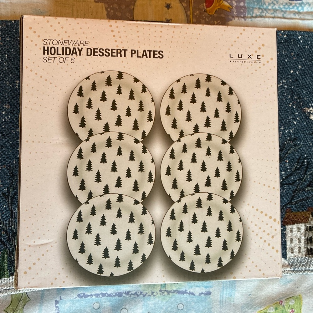 Luxe Holiday Dessert Plates Set - Black and Cream